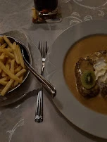 Filet An Grade Marniersauce Mit Pommes Und Salat